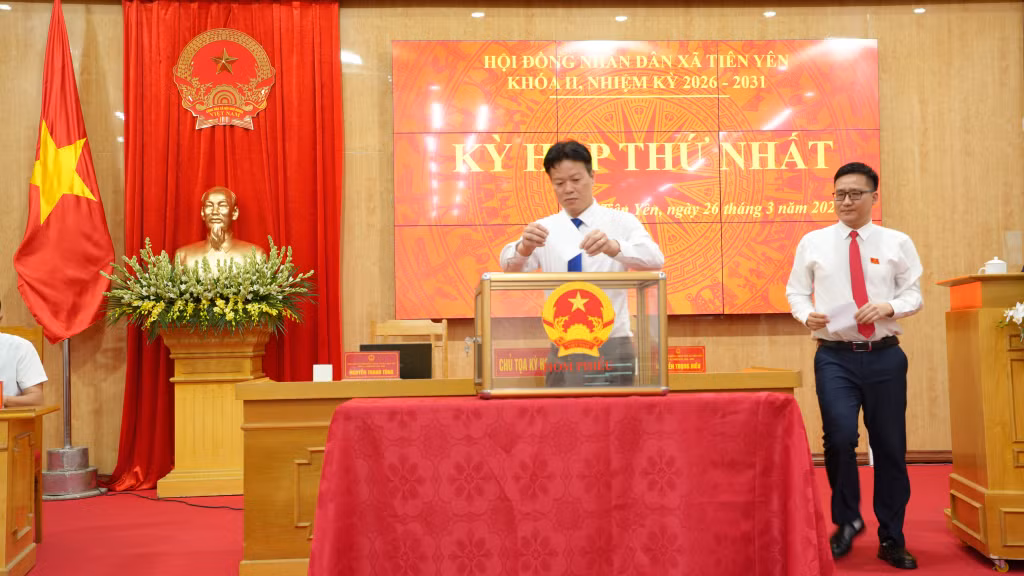 Đại biểu HĐND xã bỏ phiếu bầu chức danh Chủ tịch UBND xã Tiên Yên khóa II, nhiệm kỳ 2026-2031.