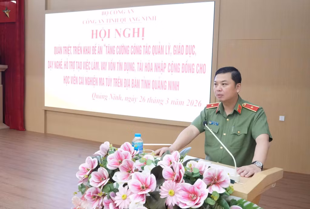 Thiếu tướng Nguyễn Tiến Trung, Giám đốc Công an tỉnh phát biểu tại hội nghị.