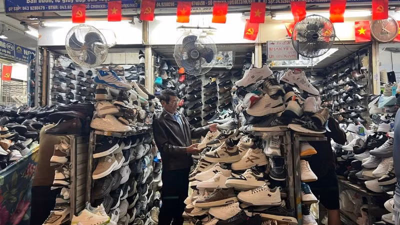 Nhu cầu mua sắm dịp Tết Nguyên đán tăng cao. (Ảnh: minh họa)
