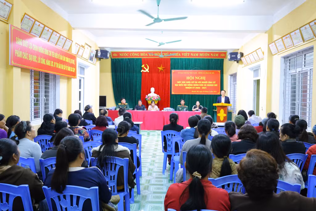 Hội nghị tiếp xúc cử tri với người ứng cử đại biểu Hội đồng nhân dân xã Hoành Mô nhiệm kỳ 2026–2031 được tổ chức tại thôn Cửa Khẩu thu hút đông đảo cử tri trên địa bàn tham dự.