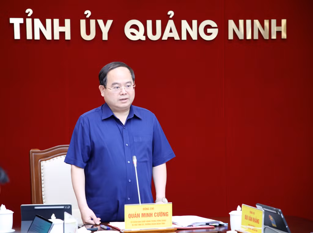 Đồng chí Quản Minh Cường, Ủy viên Trung ương Đảng, Bí thư Tỉnh ủy, Trưởng Đoàn ĐBQH tỉnh, phát biểu chỉ đạo tại hội nghị