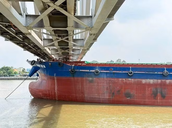 Công an tỉnh Đồng Nai khởi tố vụ tàu Thành Đạt 86 va vào cầu Ghềnh. Ảnh: CAĐN