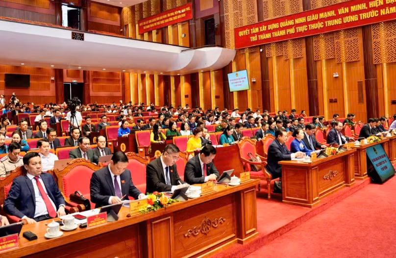 Các đại biểu tham dự kỳ họp.