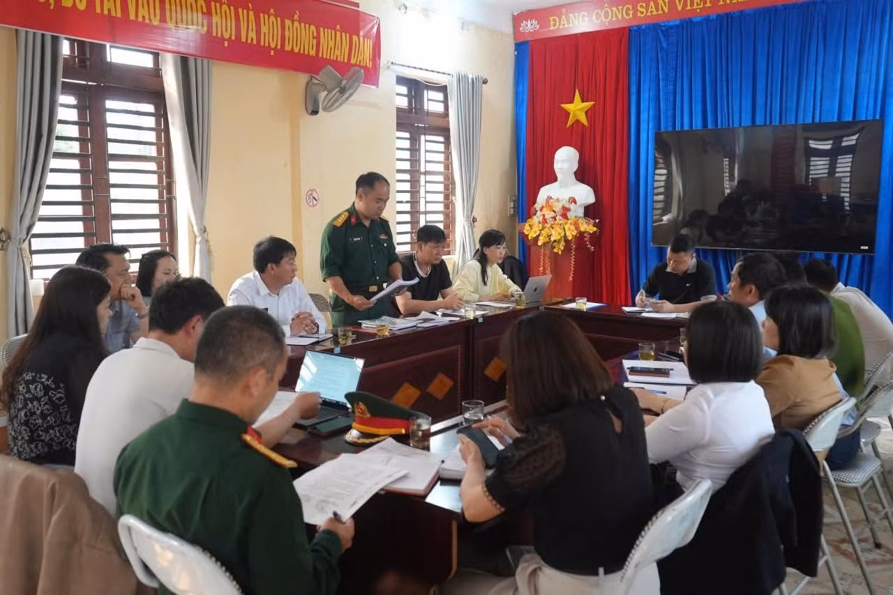 Đoàn liên ngành yêu cầu tạm dừng hoạt động dù lượn tại xã Tả Van để kiểm tra, khắc phục tiếng ồn trong quá trình hoạt động. Ảnh: Duy Hà