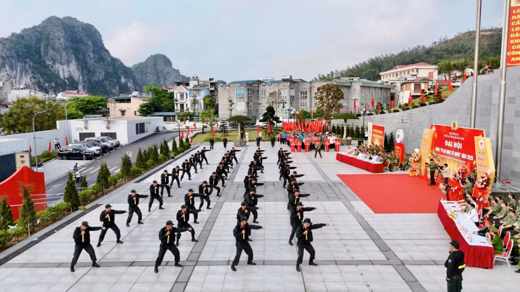 Màn biểu diễn Võ thuật của lực lượng Cảnh sát Cơ động.