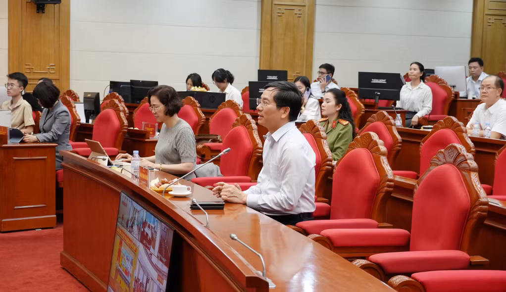 Đồng chí Vũ Quyết Tiến, Phó Bí thư Tỉnh ủy, Chủ tịch Ủy ban MTTQ Việt Nam tỉnh, Phó Chủ tịch Ủy ban Bầu cử tỉnh, trực tiếp chỉ đạo, giám sát các hoạt động tại Trung tâm điều hành đến các tổ bầu cử.