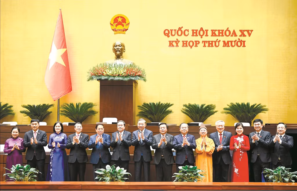 Các đồng chí lãnh đạo Đảng, Nhà nước với Đoàn ĐBQH tỉnh Quảng Ninh tại phiên bế mạc Kỳ họp thứ 10, Quốc hội khóa XV.