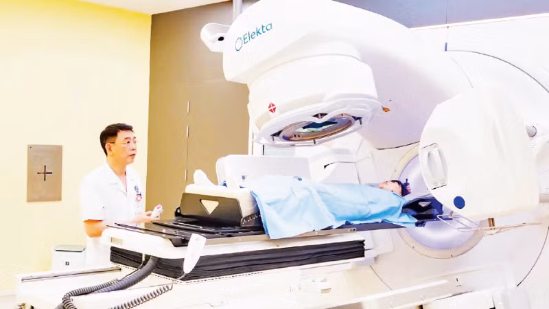Hệ thống máy xạ trị gia tốc điều trị ung thư mới được Bệnh viện K đưa vào phục vụ khám, chữa bệnh tại cơ sở Quán Sứ.