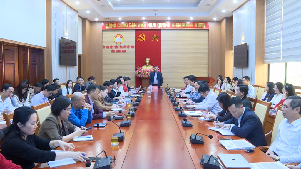 Quang cảnh cuộc họp.