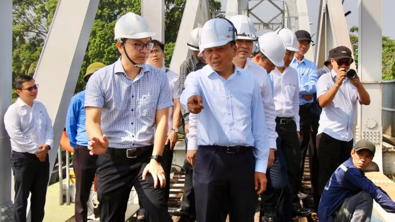 Lãnh đạo Bộ Xây dựng và Ủy ban nhân dân tỉnh Đồng Nai kiểm tra hiện trường, chỉ đạo khắc phục sự cố.