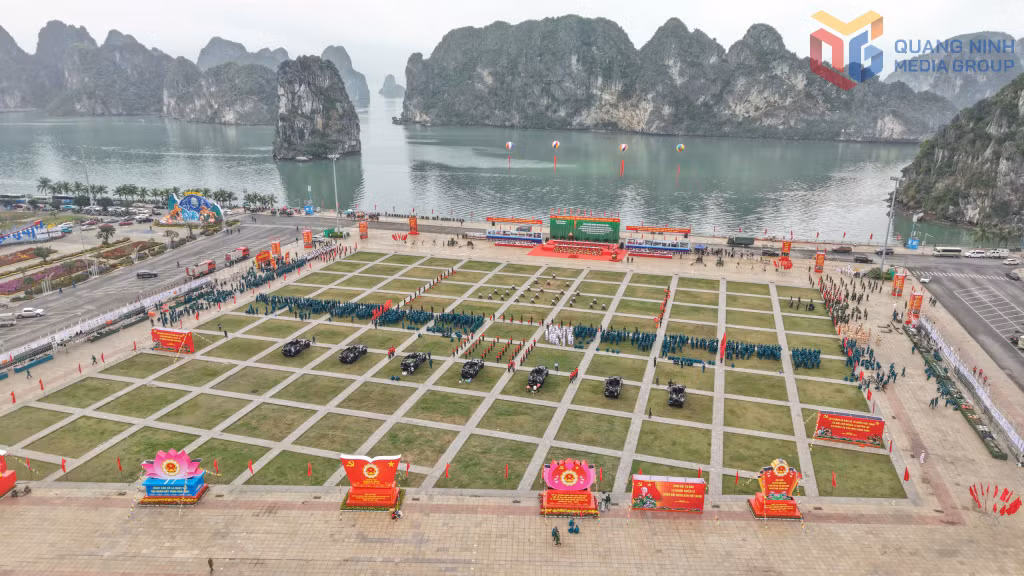 Toàn cảnh Lễ ra quân huấn luyện năm 2026 và phát động Đợt thi đua cao điểm “Đoàn kết, dân chủ, trách nhiệm, hoàn thành xuất sắc nhiệm vụ tham gia bầu cử Đại biểu Quốc hội khóa XVI và Đại biểu Hội đồng nhân dân các cấp nhiệm kỳ 2026-2031”. Ảnh: Hữu Tuân.