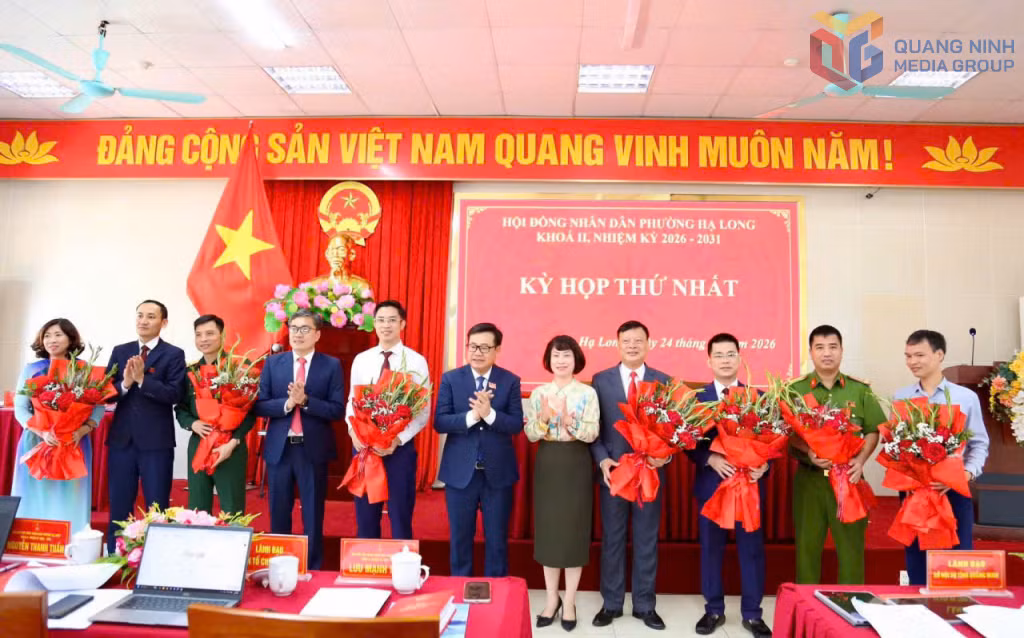 Kỳ họp thứ nhất HĐND phường Hạ Long khóa II trao quyết định cho các chức danh Uỷ ban nhân dân phường, nhiệm kỳ 2026 - 2031 