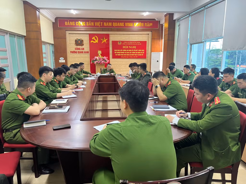 Công an phường Quang Hanh họp quán triệt, triển khai công tác bảo đảm an ninh, trật tự bầu cử Quốc hội và Hội đồng nhân dân các cấp nhiệm kỳ 2026 - 2031.