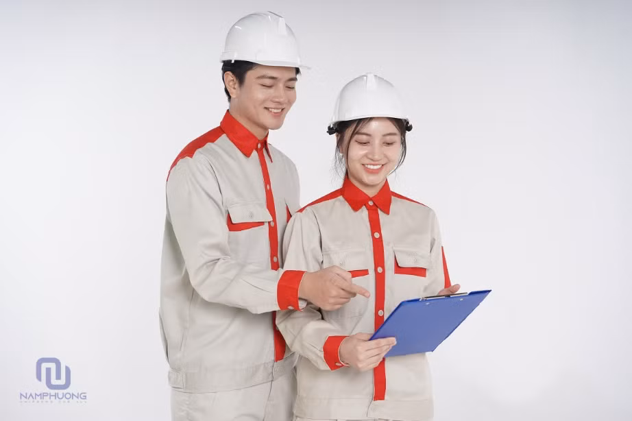 “Sức mạnh sản xuất” của Đồng phục bảo hộ Nam Phương đáp ứng 10.000 bộ/ngày ảnh 1
