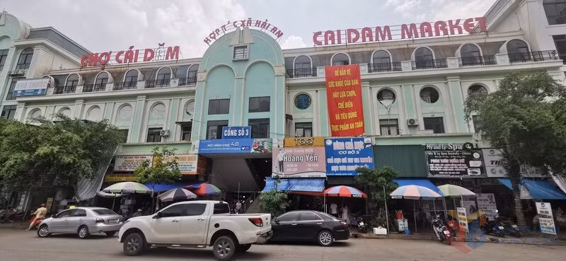 Chợ Cái Dăm (phường Bãi Cháy).