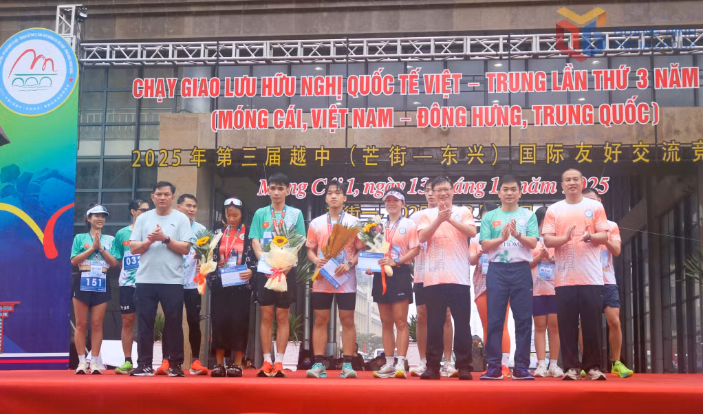 Giải chạy giao lưu quốc tế Việt - Trung lần thứ 3, năm 2025 được tổ chức tại khu vực Cửa khẩu Quốc tế Móng Cái. Ảnh: Thu Hằng (CTV)