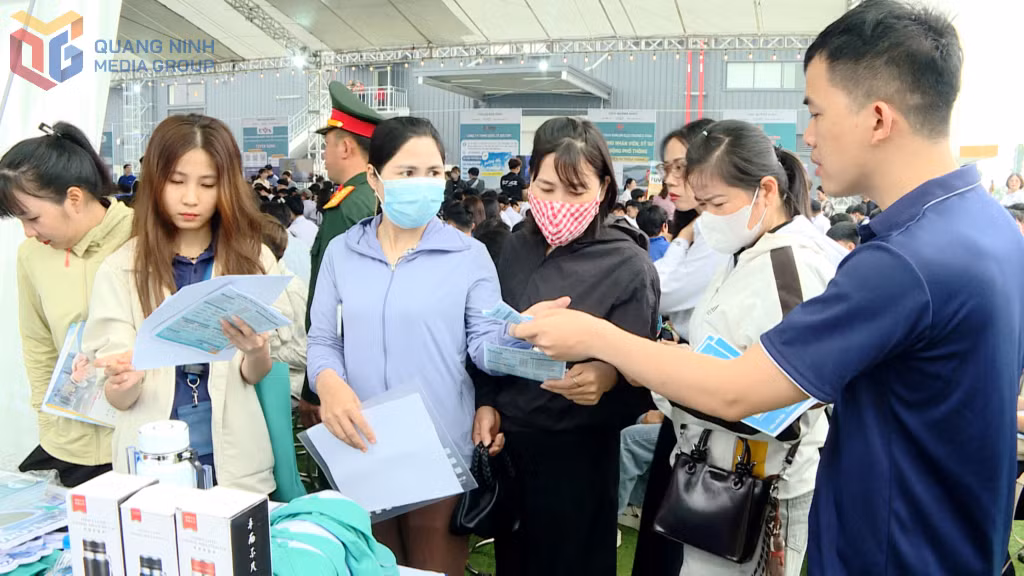 Nhiều cơ hội việc làm cho người lao động tại Ngày hội việc làm tổ chức tại KCN Sông Khoai, do Sở Nội vụ phối hợp với Ban Quản lý Khu kinh tế tỉnh và Tập đoàn Amata tổ chức tháng 3/2026.