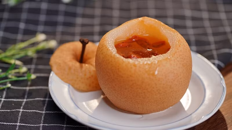 Lê hấp đường phèn.