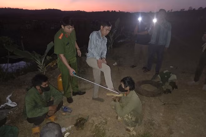 Đối tượng Đỗ Thanh Tuấn bị tạm giam để điều tra về hành vi cố ý gây thương tích dẫn đến chết người. Ảnh: Công an