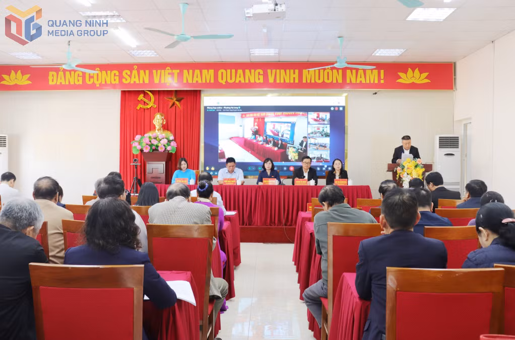 Các ứng cử viên đại biểu HĐND tỉnh khóa XV, nhiệm kỳ 2026 - 2031 tiếp xúc cử tri.