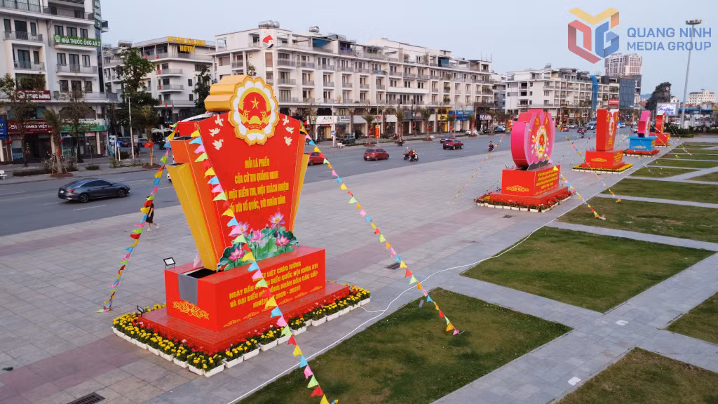 Với sự chuẩn bị chu đáo, tích cực, Quảng Ninh đã sẵn sàng cho cuộc bầu cử đại biểu Quốc hội khóa XVI và đại biểu HĐND các cấp nhiệm kỳ 2026 - 2031 sẽ diễn ra vào ngày mai 15/3. Đây là sự kiện chính trị quan trọng, khi cử tri cả nước trực tiếp thực hiện quyền và nghĩa vụ công dân, lựa chọn những đại biểu tiêu biểu đại diện cho tiếng nói của nhân dân trong nhiệm kỳ mới.