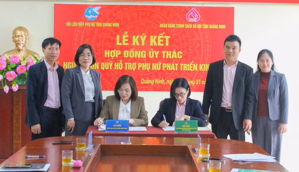 Hội LHPN tỉnh Quảng Ninh với Ngân hàng Chính sách xã hội tỉnh ký kết hợp đồng ủy thác nguồn vốn Quỹ hỗ trợ phụ nữ phát triển kinh tế năm 2025. Ảnh: phunuquangninh.vn