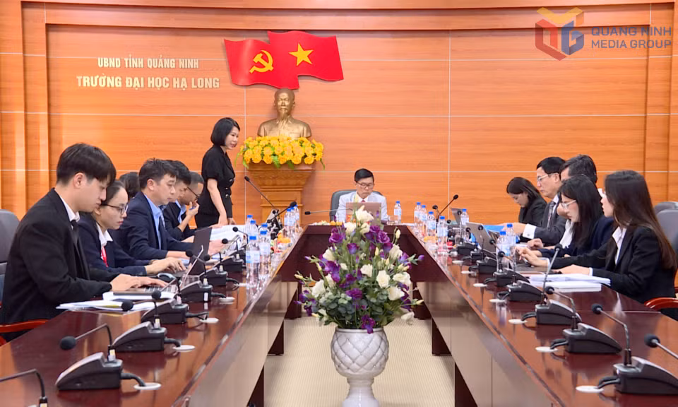 PGS.TS Hoàng Thị Thu Giang, Phó Hiệu trưởng Trường Đại học Hạ Long phát biểu tại buổi thẩm định chương trình đào tạo Cử nhân Luật Kinh tế.