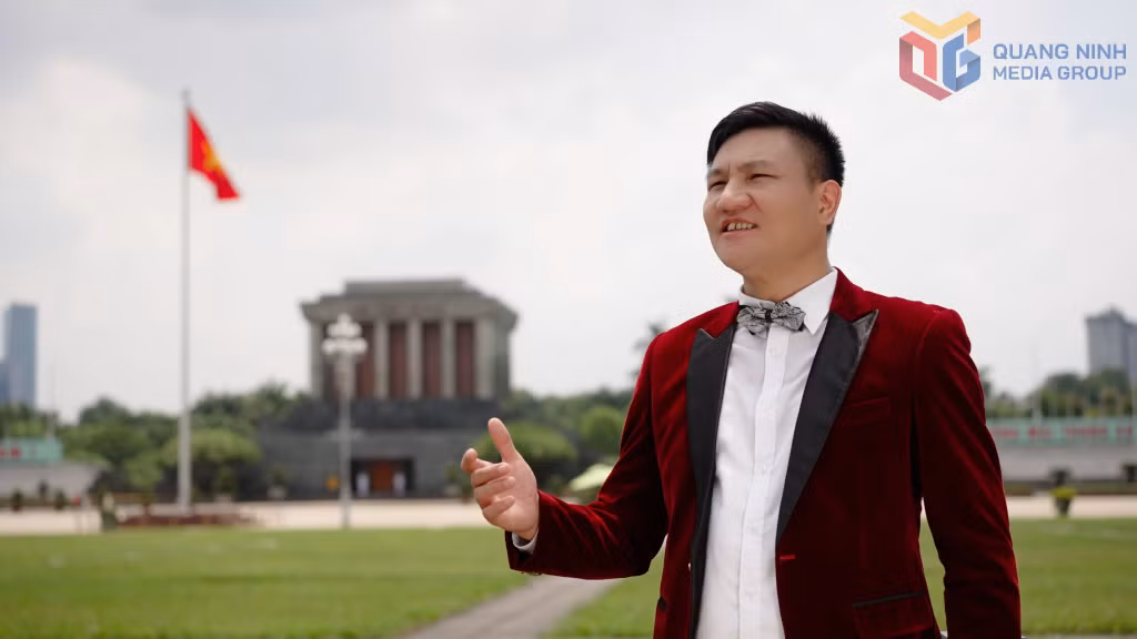 Ca sĩ Thanh Trúc (Đoàn Văn công Quân chủng Hải quân) đã thể hiện rất thành công ca khúc “Quốc hội Việt Nam - Vì đất nước hùng cường”.