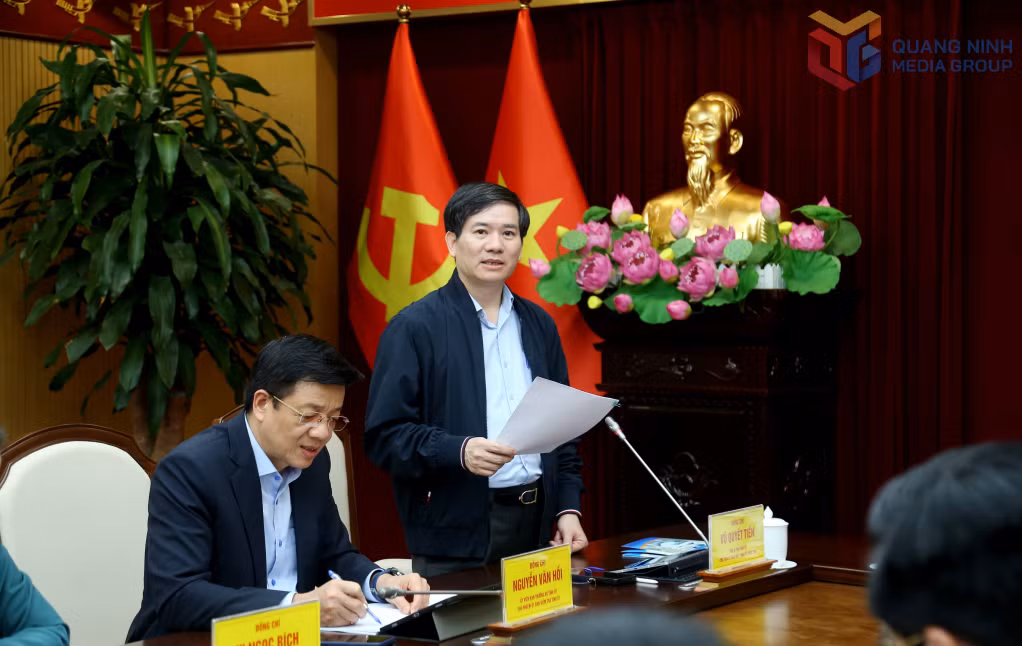 Đồng chí Vũ Quyết Tiến, Phó Bí thư Tỉnh ủy, Chủ tịch Ủy ban MTTQ tỉnh, phát biểu tại buổi làm việc.