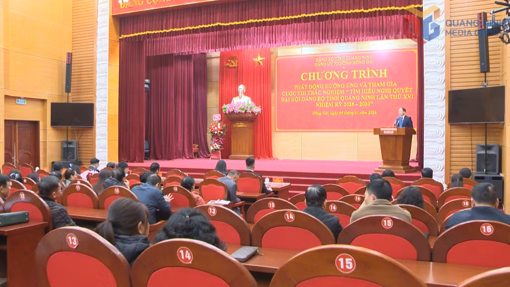 Quang cảnh lễ phát động.