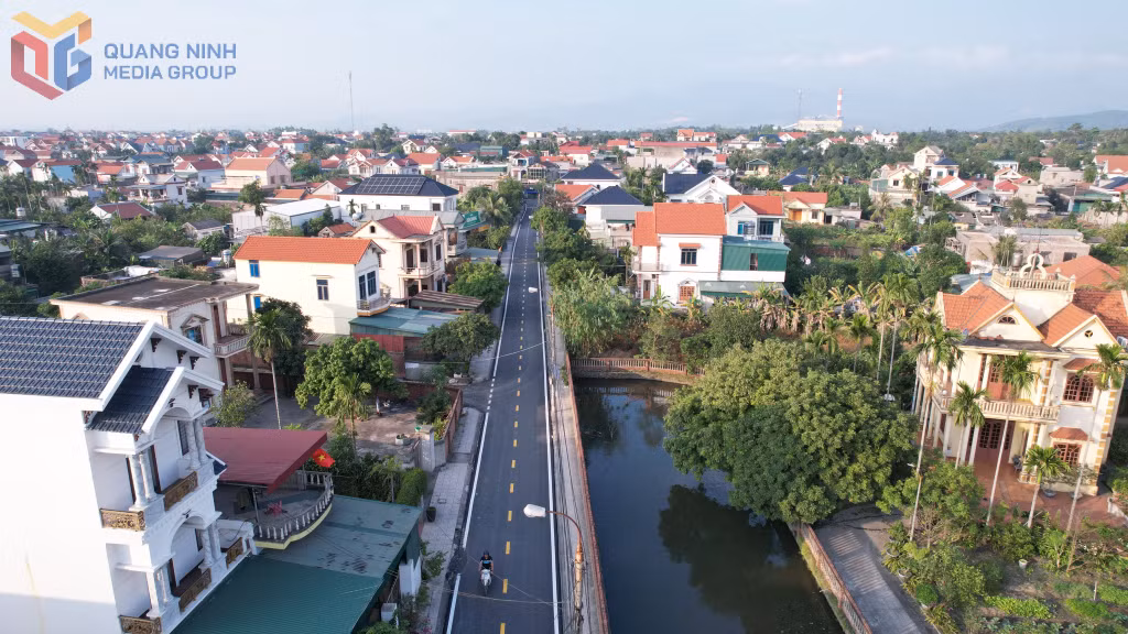 Từ sự đồng thuận của Nhân dân và chủ trương đúng đắn, nhiều tuyến đường tại phường Mạo Khê được mở rộng, khang trang, tạo diện mạo đô thị sáng – xanh – sạch – đẹp. Ảnh: Lê Nam