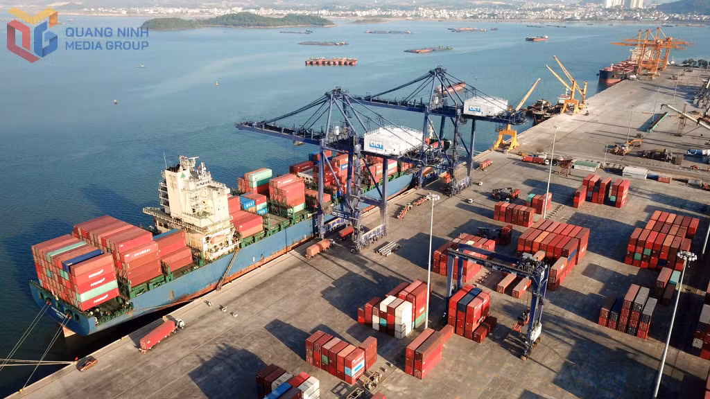 Quảng Ninh sẽ tiếp tục đẩy mạnh phát huy lợi thế về biển và cảng biển trong thời gian tới.