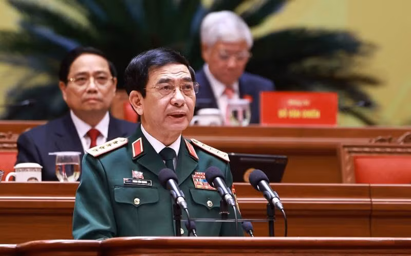 Đại tướng Phan Văn Giang, Ủy viên Bộ Chính trị, Phó Bí thư Quân ủy Trung ương, Bộ trưởng Bộ Quốc phòng, tham luận tại Đại hội.
