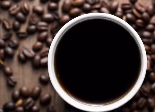 Việc dừng caffeine quá nhanh có thể khiến não bộ rơi vào trạng thái cai nghiện. Ảnh: Thùy Dương