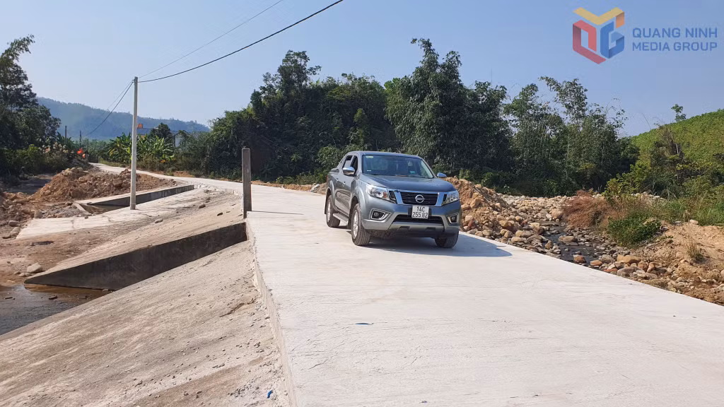 Tuyến đường tràn Nà Hin bảo đảm lưu thông thuận lợi, khắc phục tình trạng chia cắt vào mùa mưa.