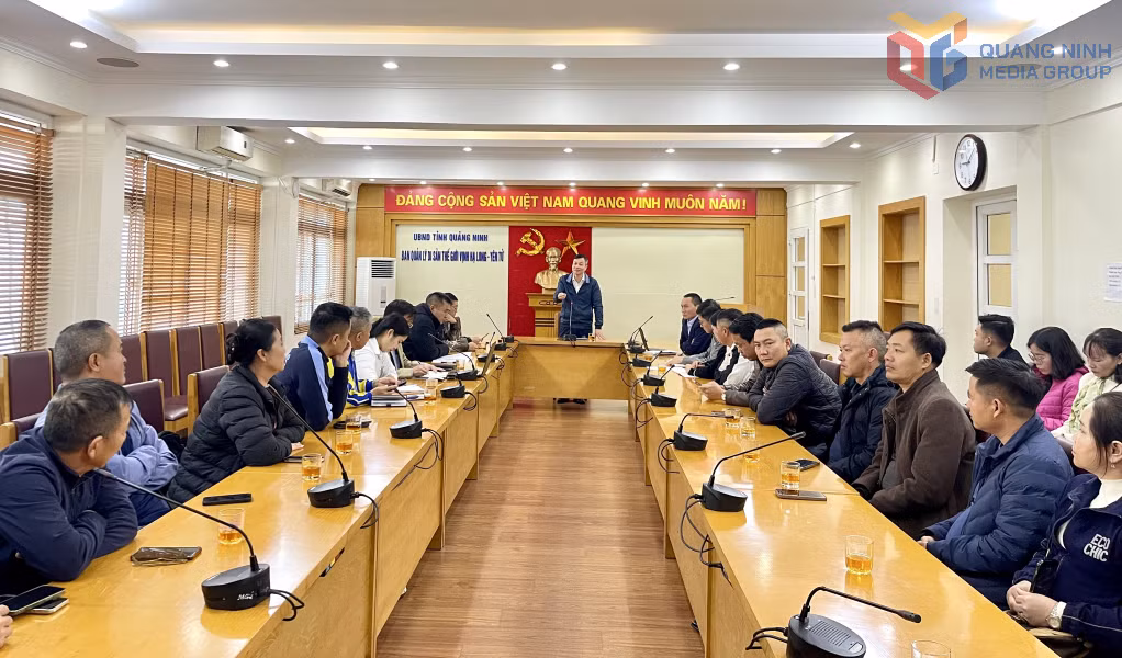 Đồng chí Nguyễn Trung Hậu, Phó Trưởng Ban Quản lý Di sản thế giới vịnh Hạ Long - Yên Tử phát biểu tại buổi làm việc.