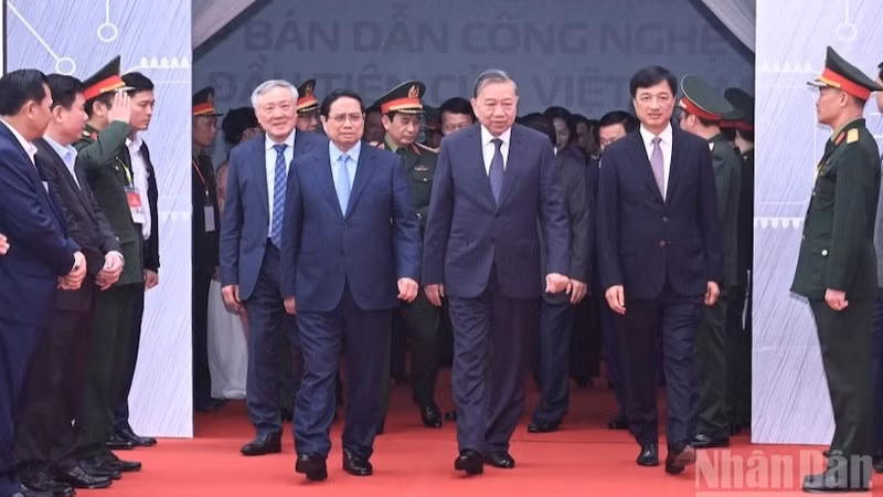Tổng Bí thư Tô Lâm, Thủ tướng Chính phủ Phạm Minh Chính và các đồng chí lãnh đạo Đảng, Nhà nước tới dự Lễ khởi công Nhà máy chế tạo chip bán dẫn công nghệ cao của Tập đoàn Viettel. (Ảnh: TRẦN HẢI)