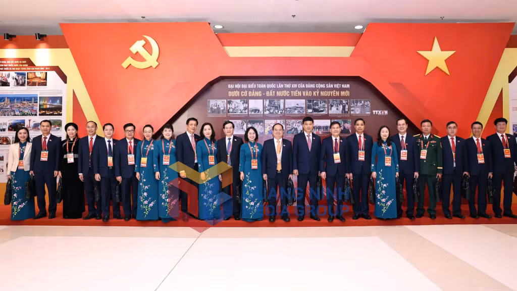 Đoàn đại biểu Đảng bộ tỉnh Quảng Ninh dự Đại hội gồm 24 đồng chí, trong đó có 22 đồng chí do Đại hội Đảng bộ tỉnh bầu ra và 2 đồng chí gồm Phó Chủ tịch Quốc hội Vũ Hồng Thanh, Bộ trưởng Bộ Tài chính Nguyễn Văn Thắng (đại biểu Trung ương phân công tham gia sinh hoạt cùng Đoàn) (1-2026). Ảnh: Thu Chung