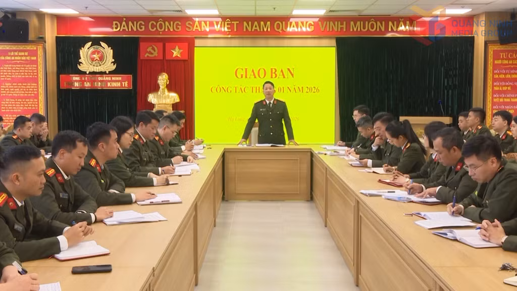 Phòng ANKT (Công an tỉnh) quyết tâm triển khai thắng lợi các nhiệm vụ ngay từ ngày đầu tháng đầu năm 2026; Trước mắt là góp phần bảo vệ tuyệt đối an toàn Đại hội Đảng toàn quốc lần thứ XIV.
