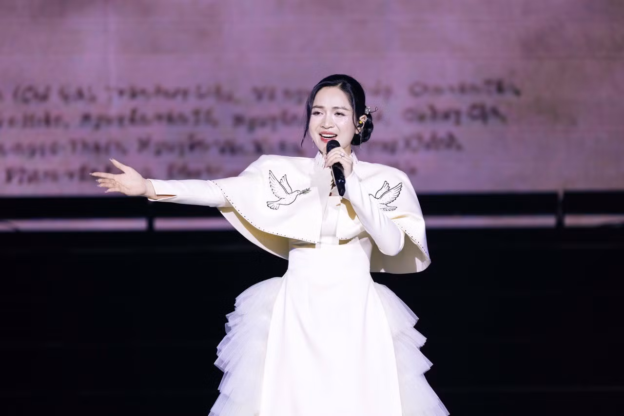 Duyên Quỳnh.
