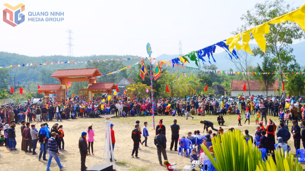 Không gian vui xuân của đồng bào DTTS ở xã miền núi Quảng La.