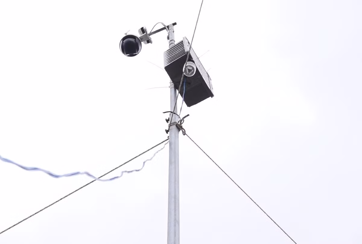 Camera giám sát vườn thanh long. Ảnh: Duy Tuấn