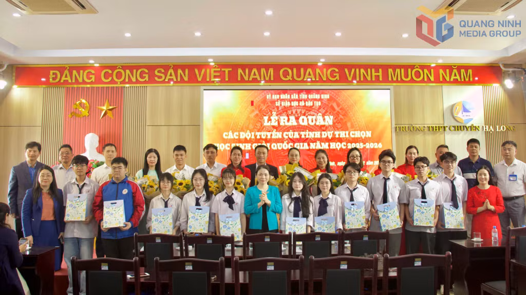  Lễ ra quân các đội tuyển học sinh giỏi quốc gia tổ chức ở Trường THPT Chuyên Hạ Long (tháng 12/2025).