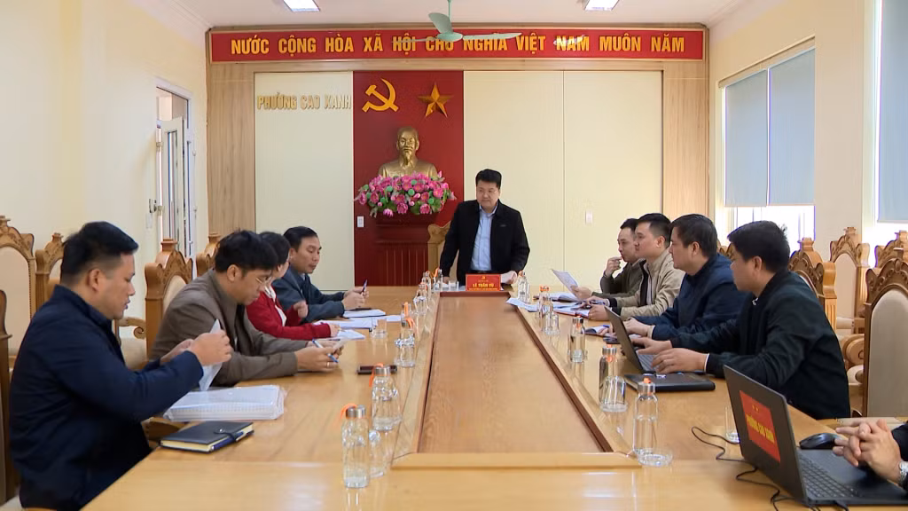UBND phường Cao Xanh làm việc với chủ đầu tư của một số dự án trên địa bàn.
