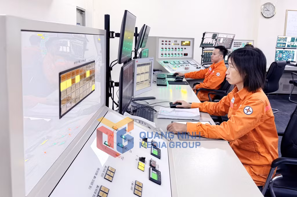 Công nhân Công ty Nhiệt điện Uông Bí duy trì trực sản xuất (1-2026). Ảnh: Cao Quỳnh