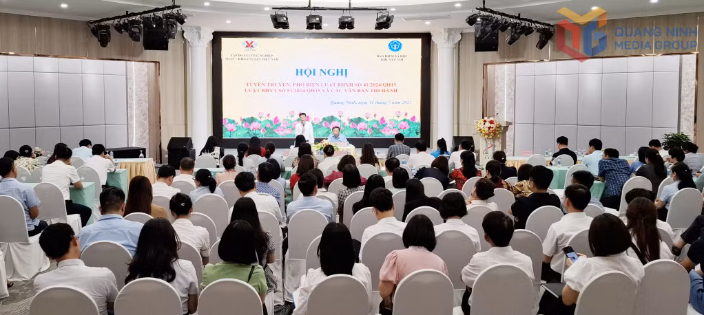 BHXH tỉnh phối hơp với Sở Nội vụ tuyên truyền phố biến Luật BHXH số 41/2024/QH15 và Luật BHYT số 51/2024/QH15 cùng các văn bản thi hành cho các đơn vị ngành Than, tháng 7/2025.
