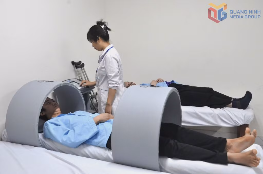 Hầu hết bệnh nhân điều trị tại Bệnh viện Lão khoa và Phục hồi chức năng Quảng Ninh đều tham gia BHYT.