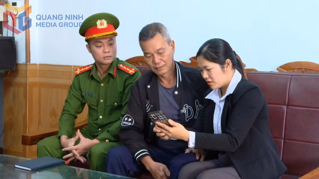 Công tác tuyên truyền được lực lượng chức năng đẩy mạnh, nhằm nâng cao ý thức cho người tham gia giao thông.