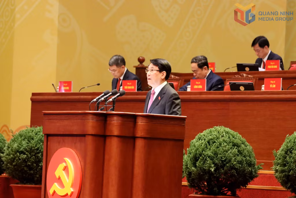 Đồng chí Lương Cường, Ủy viên Bộ Chính trị, Chủ tịch nước trình bày Diễn văn khai mạc Đại hội.