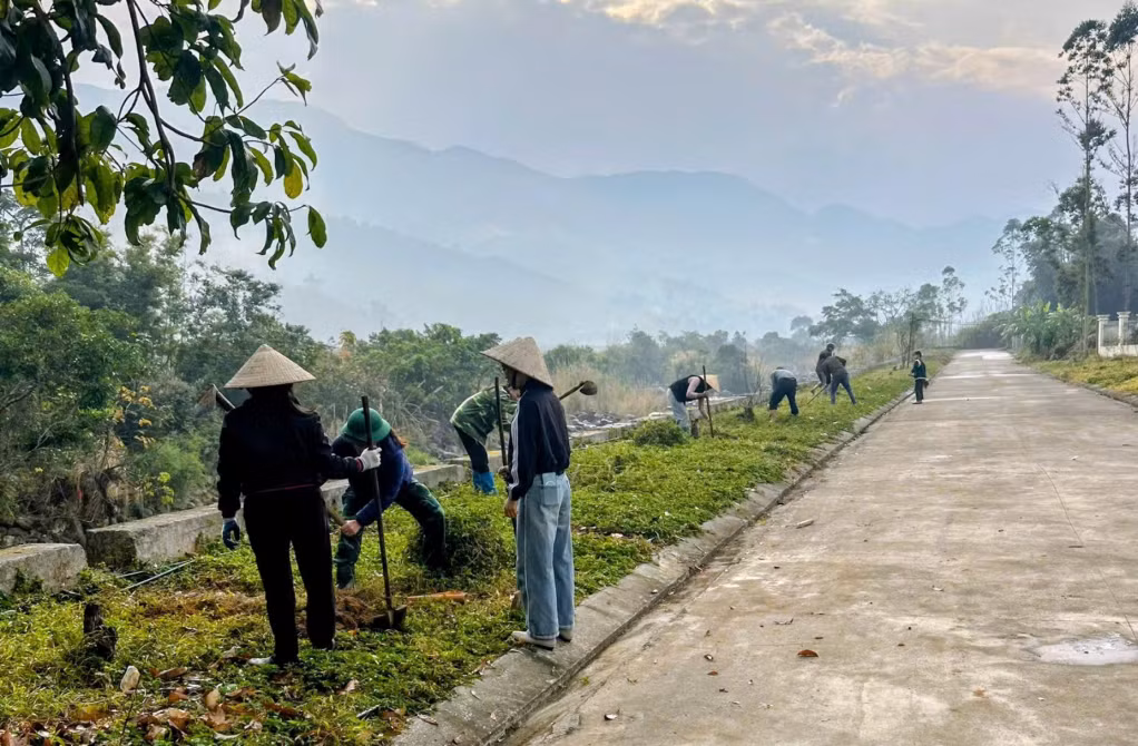 Cùng với hoạt động chỉnh trang các tuyến giao thông, xã Hoành Mô đã tổ chức chuẩn bị mặt bằng để trồng cây xanh tại các khu vực sẽ trồng cây xanh trong Lễ phát động “Tết trồng cây đời đời nhớ ơn Bác Hồ” Xuân Bính Ngọ năm 2026